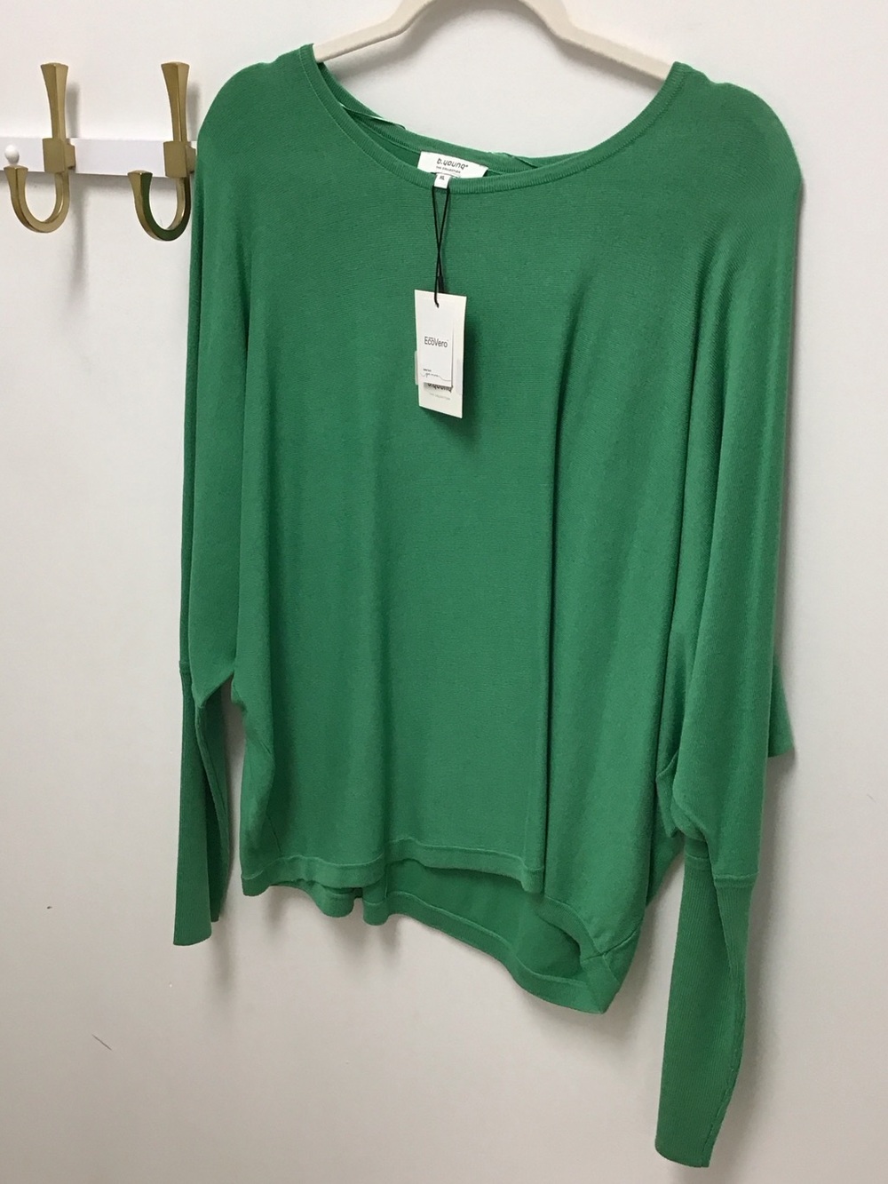 B. Young morla Green Lightweight Crewneck Sweater